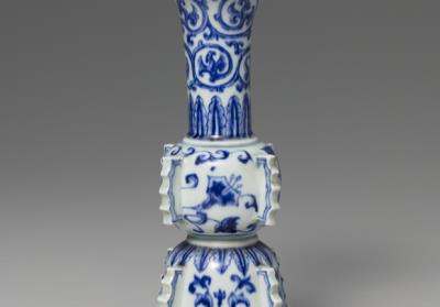 图片[3]-Gu vase with floral design in underglaze blue, Ming dynasty (1368-1644)-China Archive